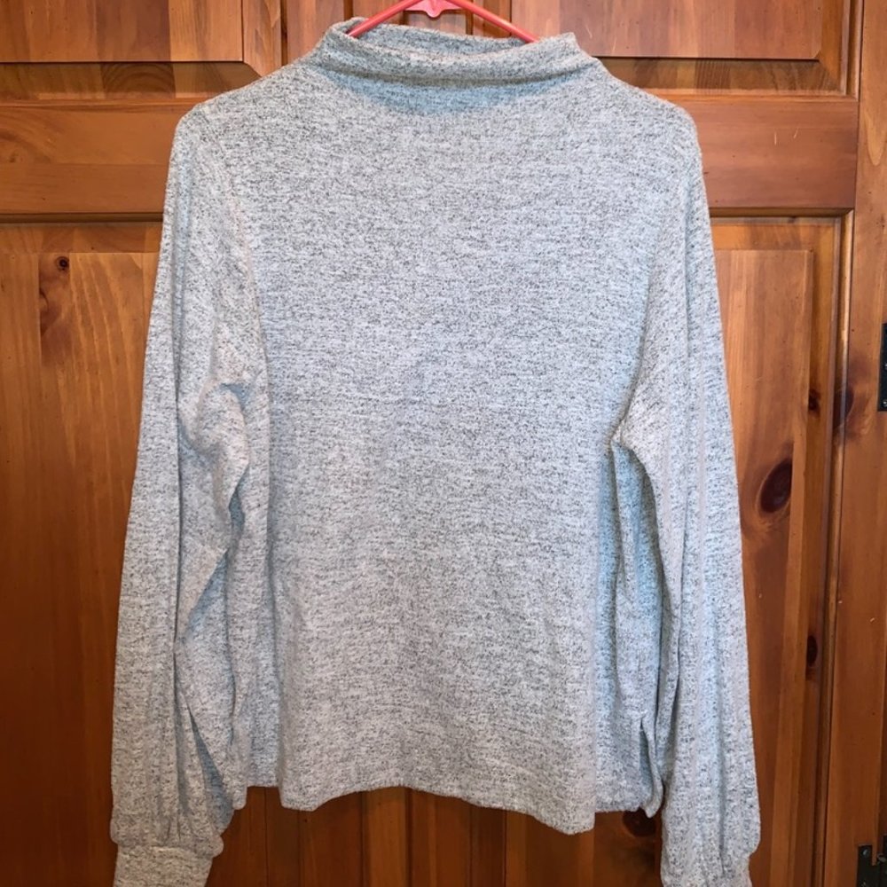 Gap Gray Thermal Top